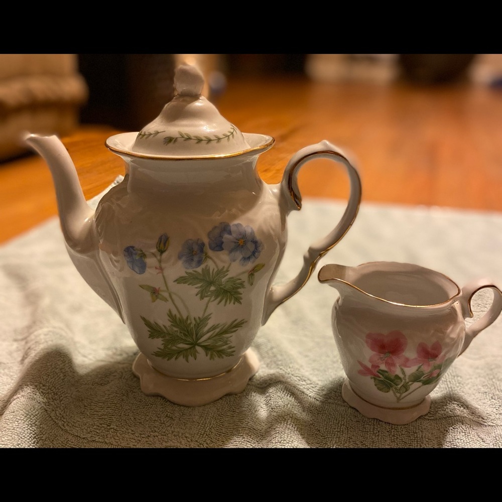 Tienshan Teapot and creamer